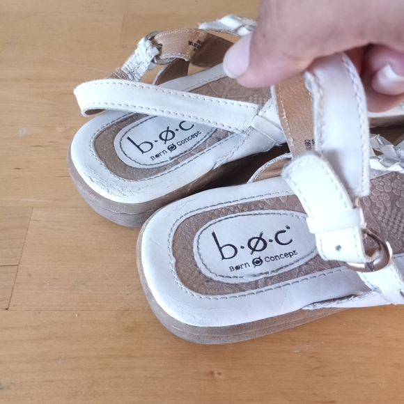 B.O.C Born White Breaded Toe Slingback Sandals Sz 8 - Picture 3 of 8